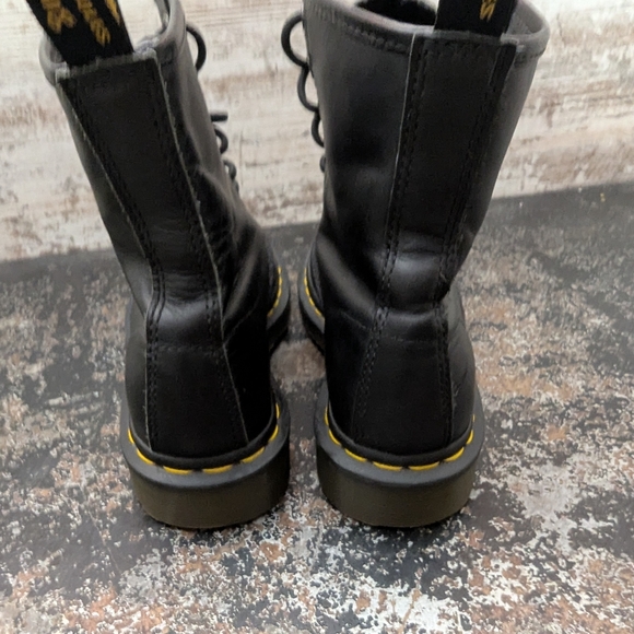 Womens Dr. Martens Combat Boots Sz 6 Used Black Leather 11821 Classic - Picture 6 of 7
